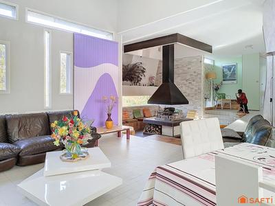 Maison - 300 m² - 11 pièces