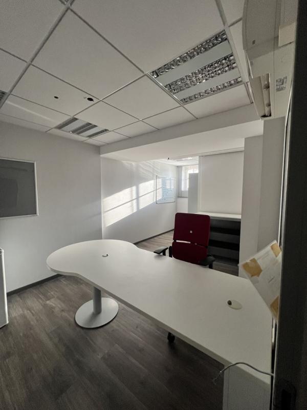 Bureau - 130 m² - 5 pièces
