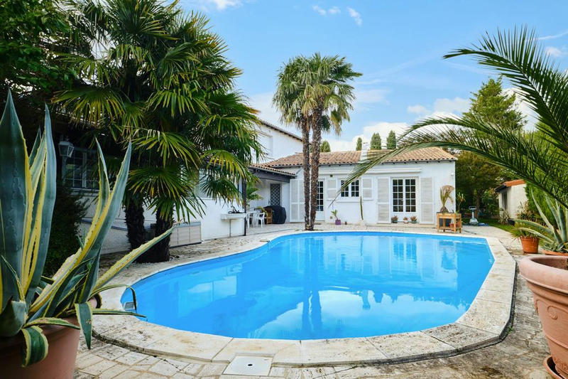 Villa - 216 m² - 6 pièces