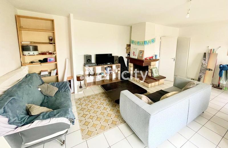 Maison - 210 m² - 10 pièces