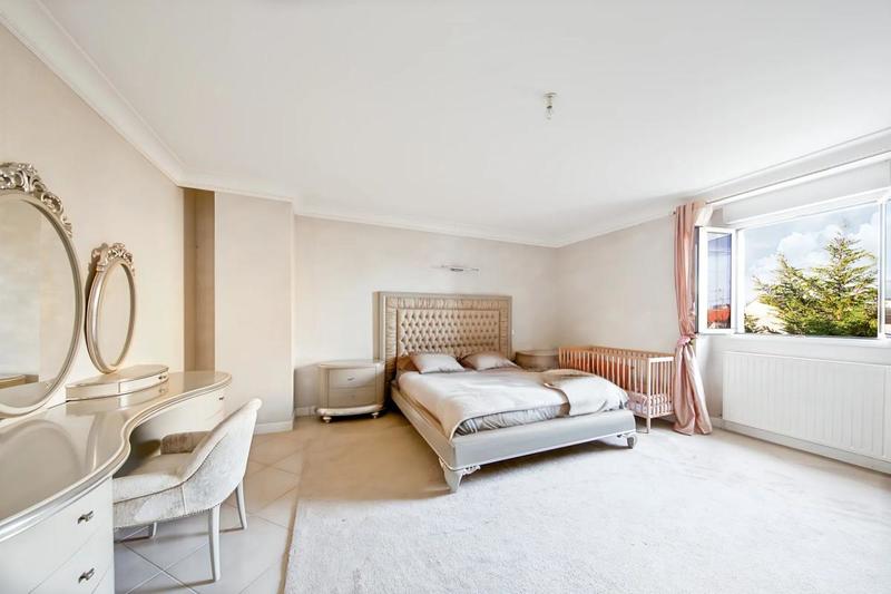 Maison d'architecte - 350 m² - 7 pièces