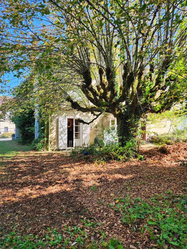 Propriété - 250 m² - 8 pièces