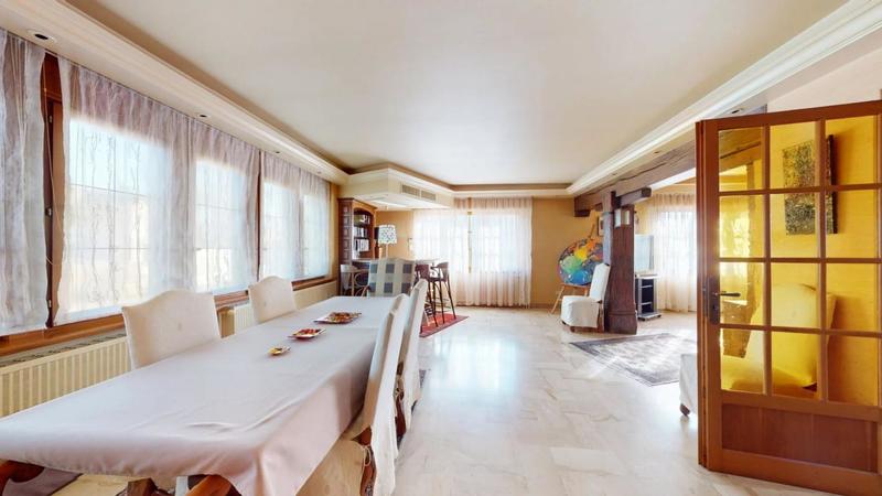 Maison - 210 m² - 7 pièces