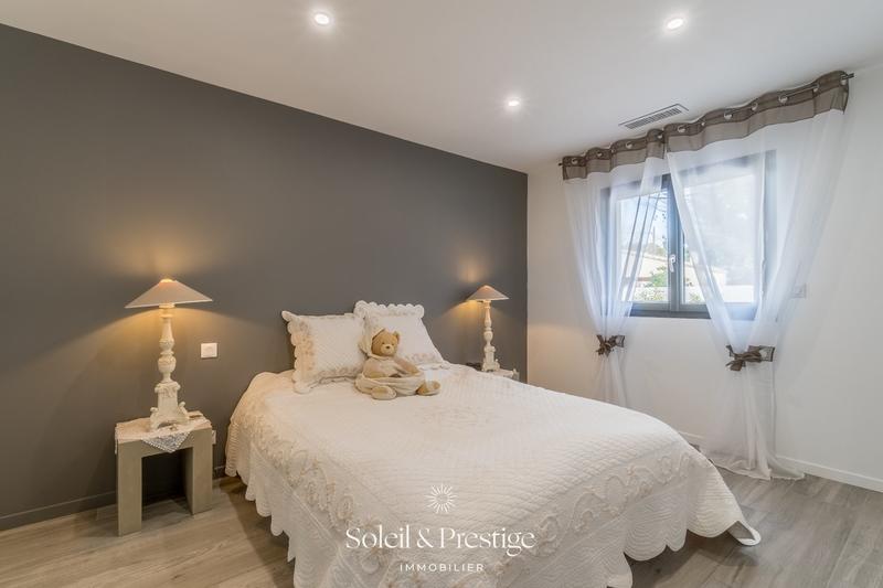 Maison - 232 m² - 7 pièces