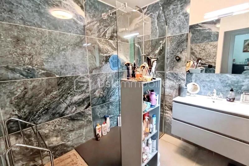 Maison - 240 m² - 6 pièces