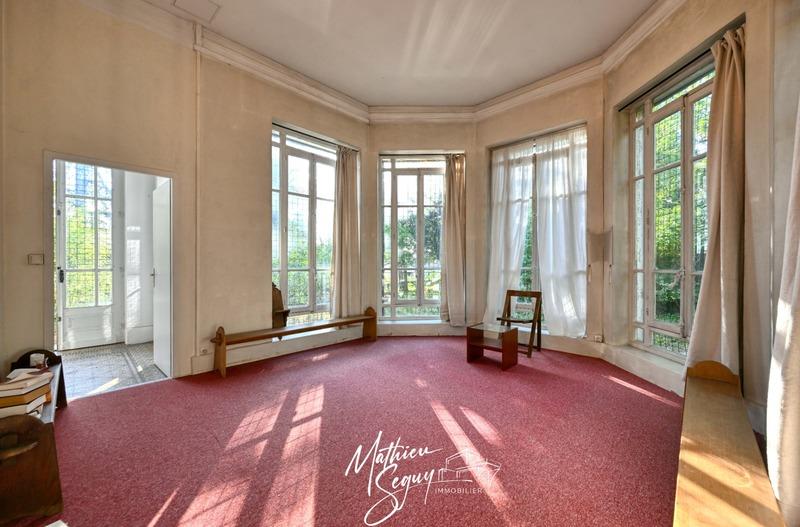 Propriété - 498 m² - 18 pièces