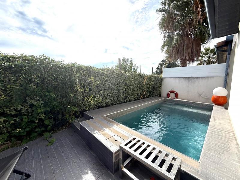 Maison - 244 m² - 10 pièces