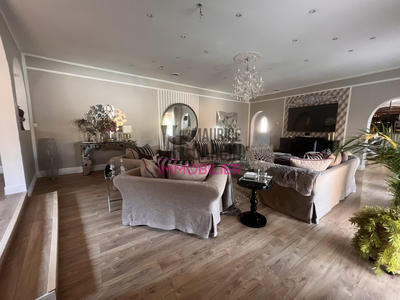 Maison - 210 m² - 7 pièces