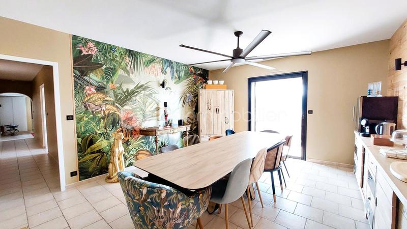 Maison - 370 m² - 12 pièces