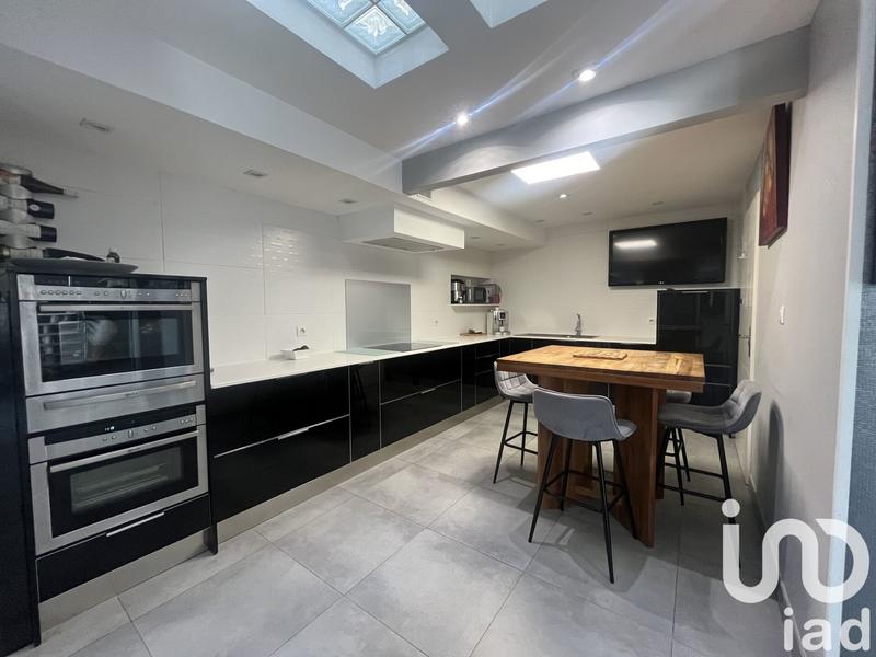 Maison - 276 m² - 9 pièces