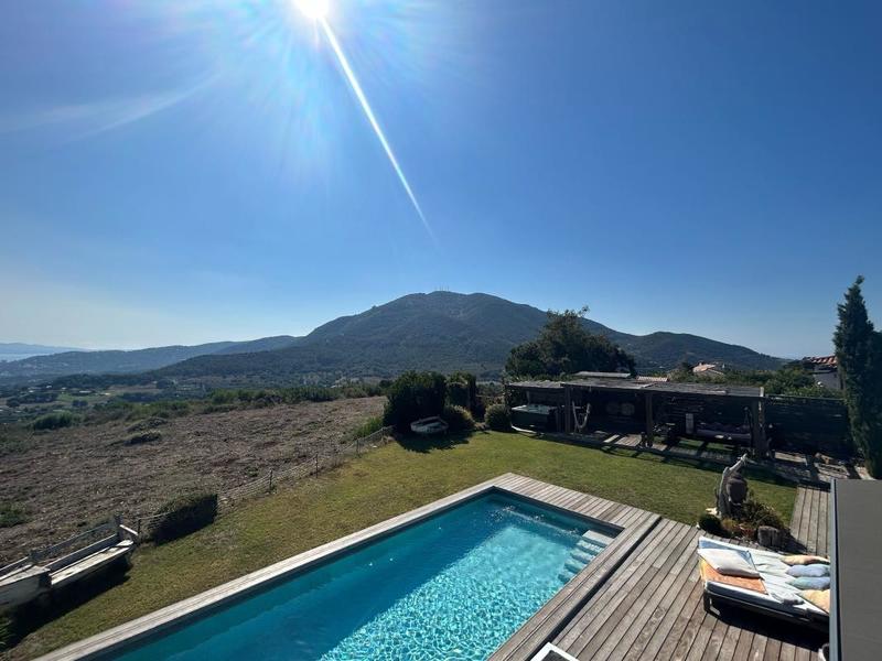 Maison - 203 m² - 4 pièces