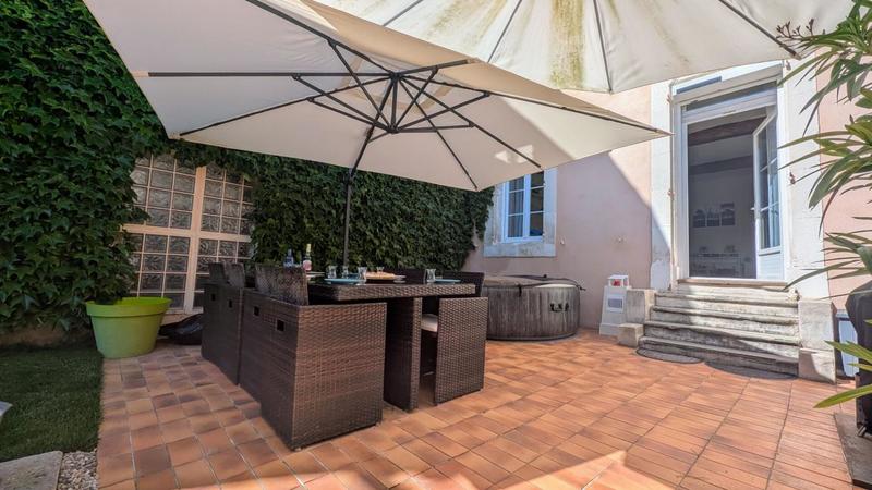 Maison - 161 m² - 11 pièces