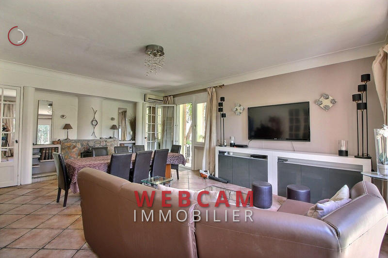 Maison - 210 m² - 8 pièces