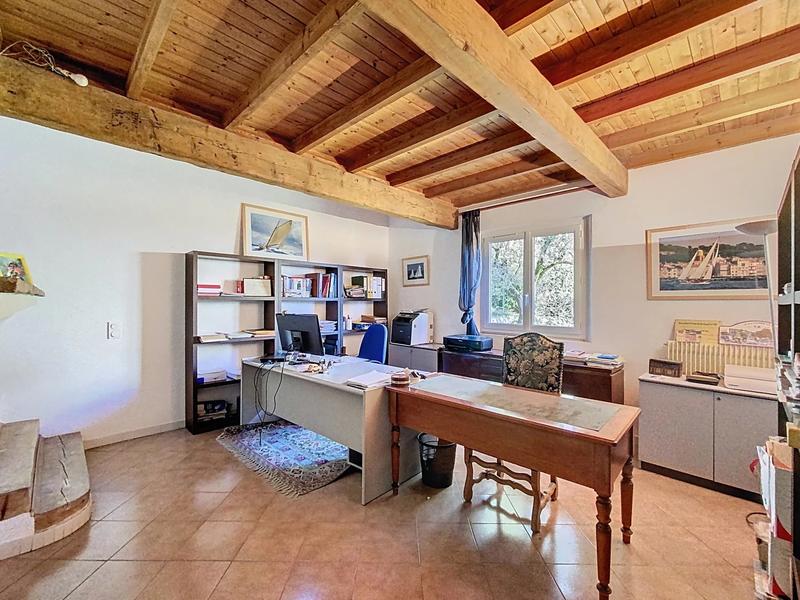 Maison - 214 m² - 6 pièces