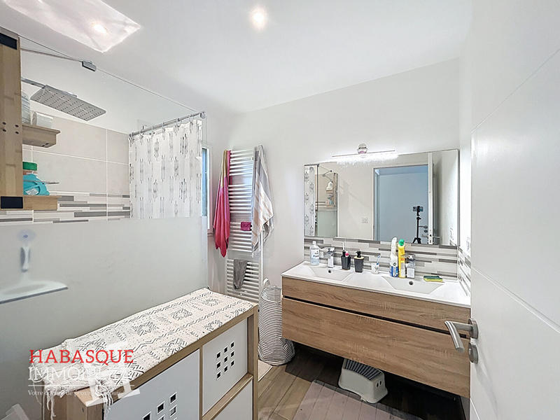 Maison - 93 m² - 4 pièces