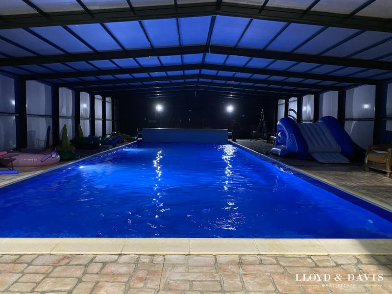 Maison - 424 m² - 15 pièces