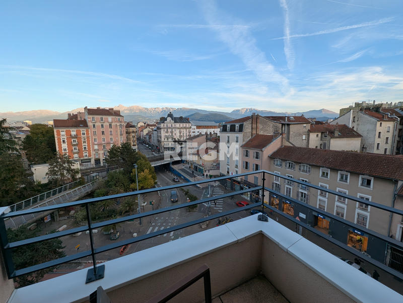 Duplex - 97 m² - 6 pièces