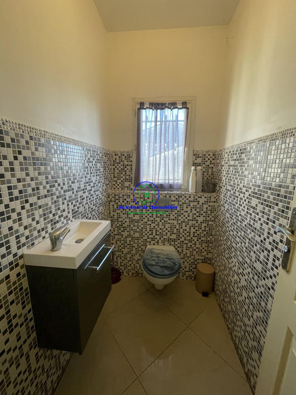 Maison - 255 m² - 8 pièces