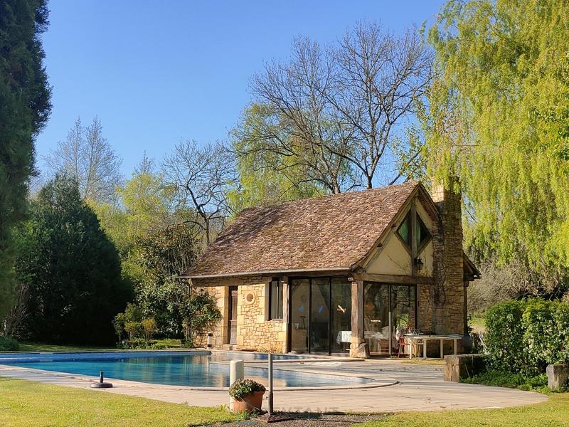 Maison - 360 m² - 19 pièces