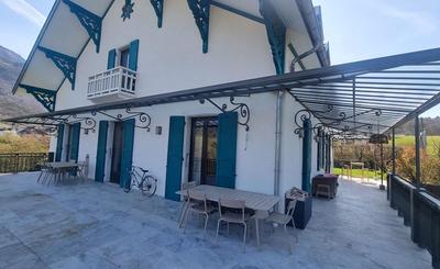 Maison - 255 m² - 10 pièces