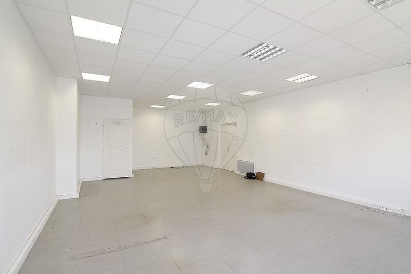 Local commercial - 322 m² - 4 pièces