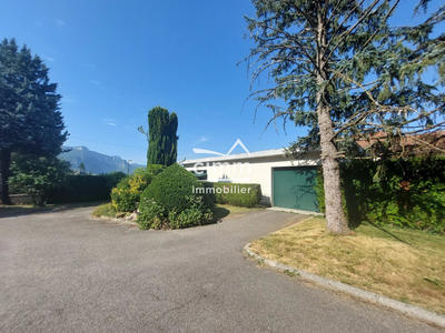 Maison - 285 m² - 8 pièces