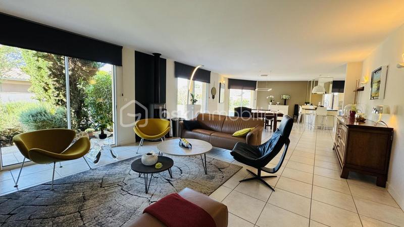 Villa - 181 m² - 8 pièces