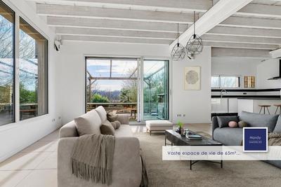 Maison - 197 m² - 9 pièces