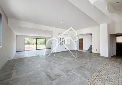 Maison contemporaine - 217 m² - 7 pièces