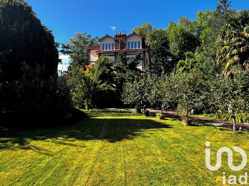 Maison - 315 m² - 12 pièces