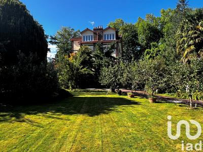 Maison - 315 m² - 12 pièces