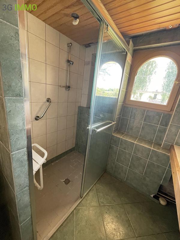 Maison - 240 m² - 8 pièces