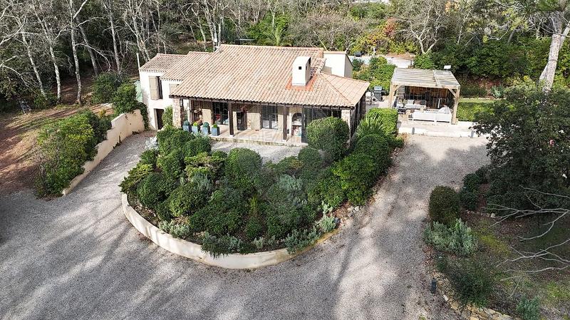 Propriété - 164 m² - 5 pièces