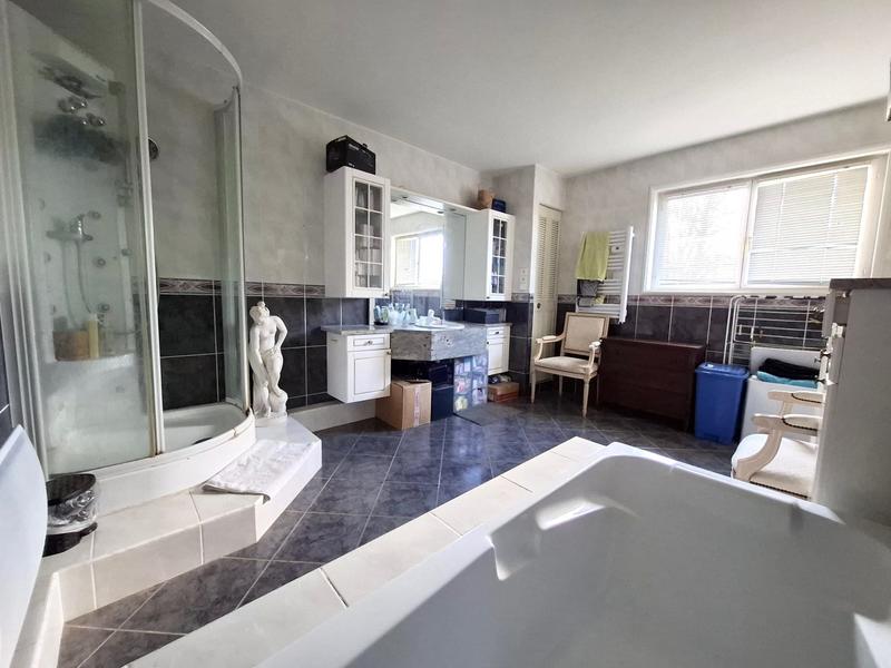 Maison - 200 m² - 6 pièces