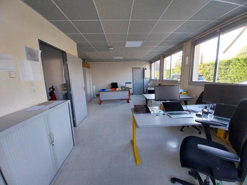 Maison - 1 051 m² - 15 pièces