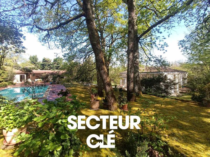 Maison - 230 m² - 5 pièces