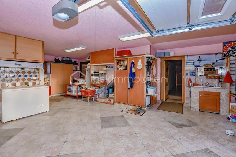 Maison - 220 m² - 7 pièces