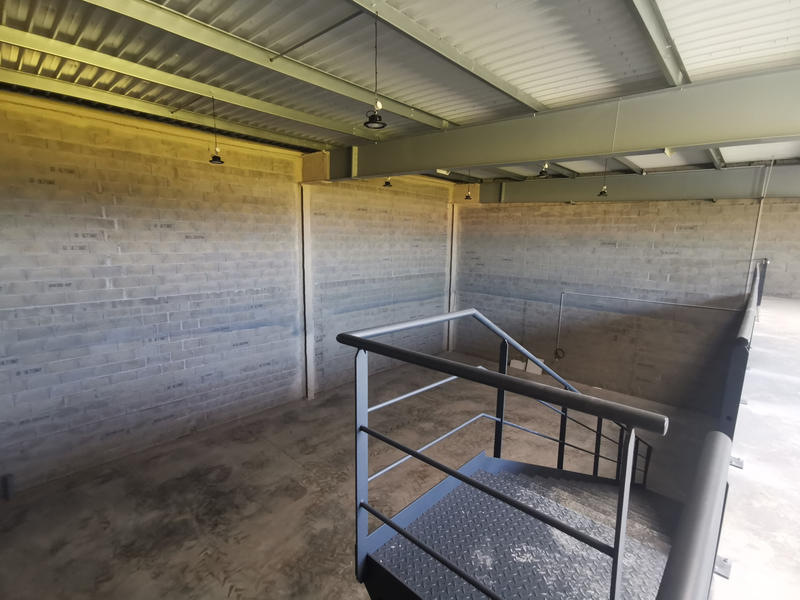 Local d'activités - 301 m²