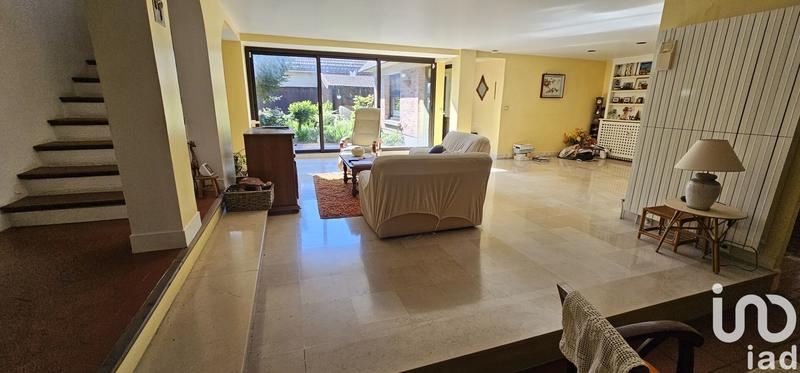 Maison - 275 m² - 10 pièces