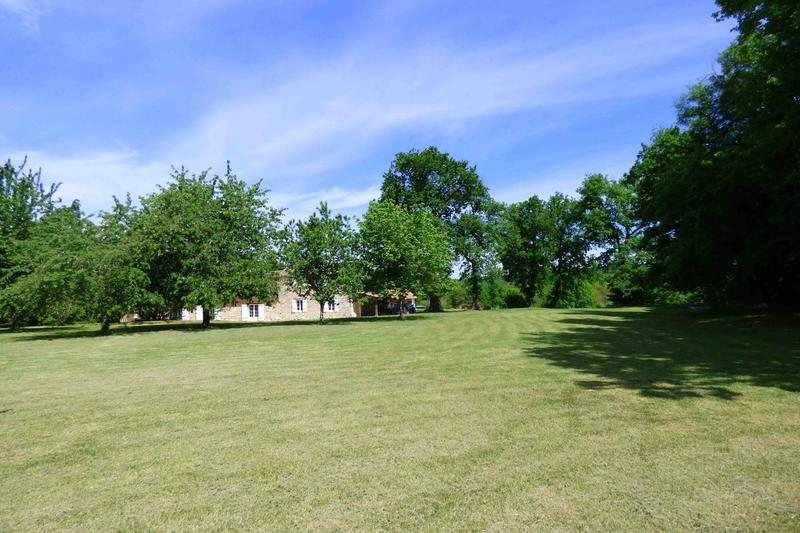 Maison traditionnelle - 276 m² - 10 pièces