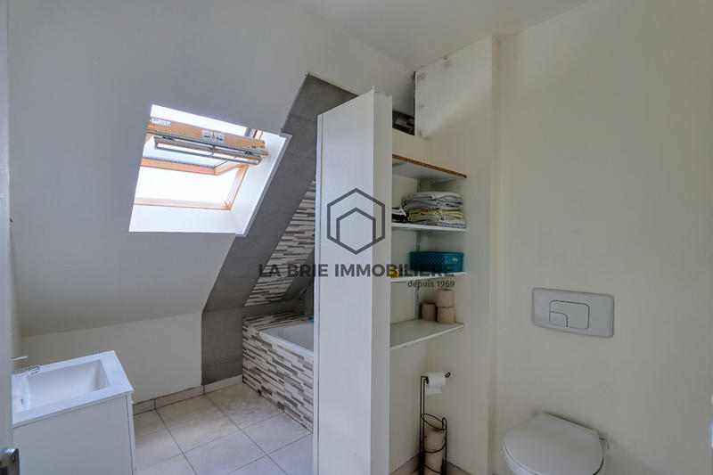 Maison - 206 m² - 8 pièces