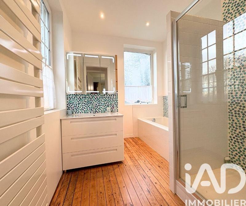 Maison - 305 m² - 8 pièces