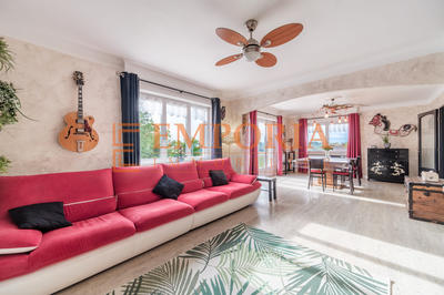 Maison - 180 m² - 8 pièces