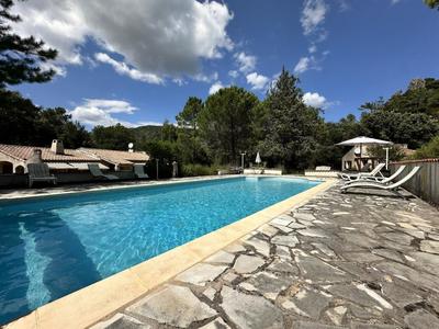 Maison - 195 m² - 7 pièces