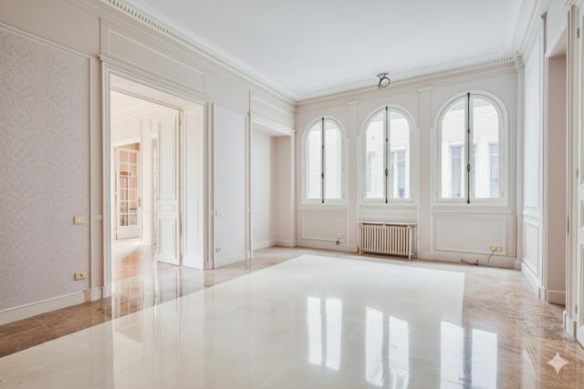 Appartement - 296 m² - 8 pièces