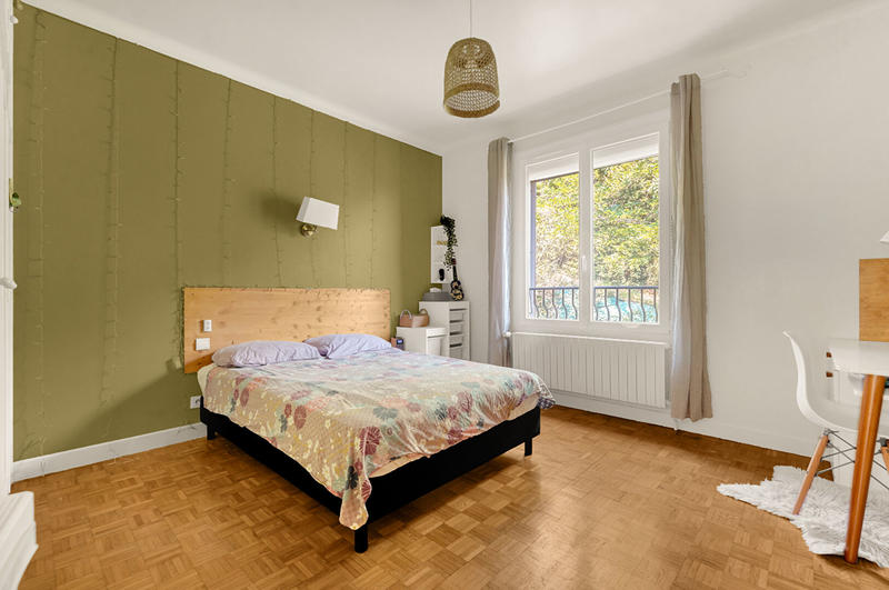 Maison - 235 m² - 8 pièces