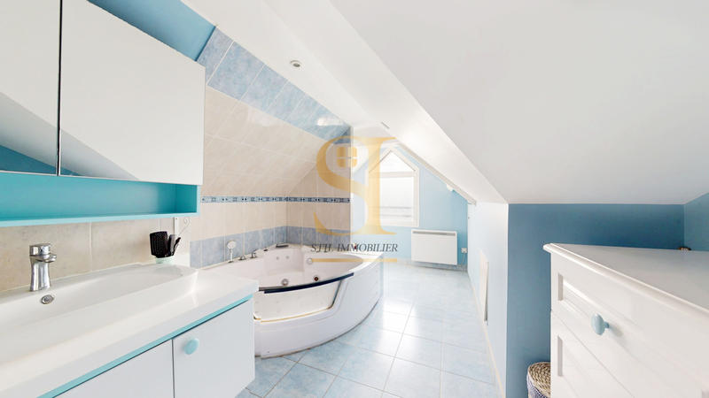 Maison - 263 m² - 8 pièces