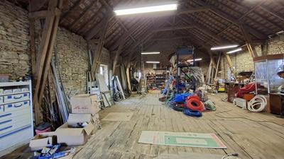Grange - 360 m² - 2 pièces