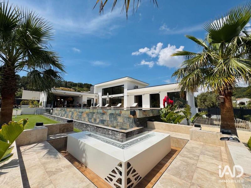 Maison - 200 m² - 6 pièces