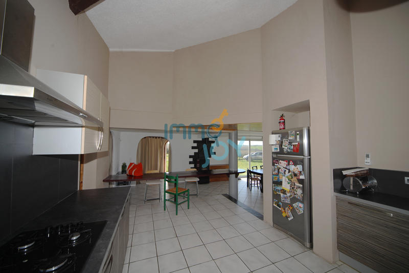 Maison - 215 m² - 8 pièces